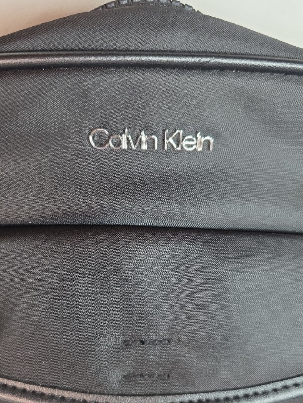 Calvin Klein Black Nylon Messenger Crossbody Bag NWT - Picture 2 of 5